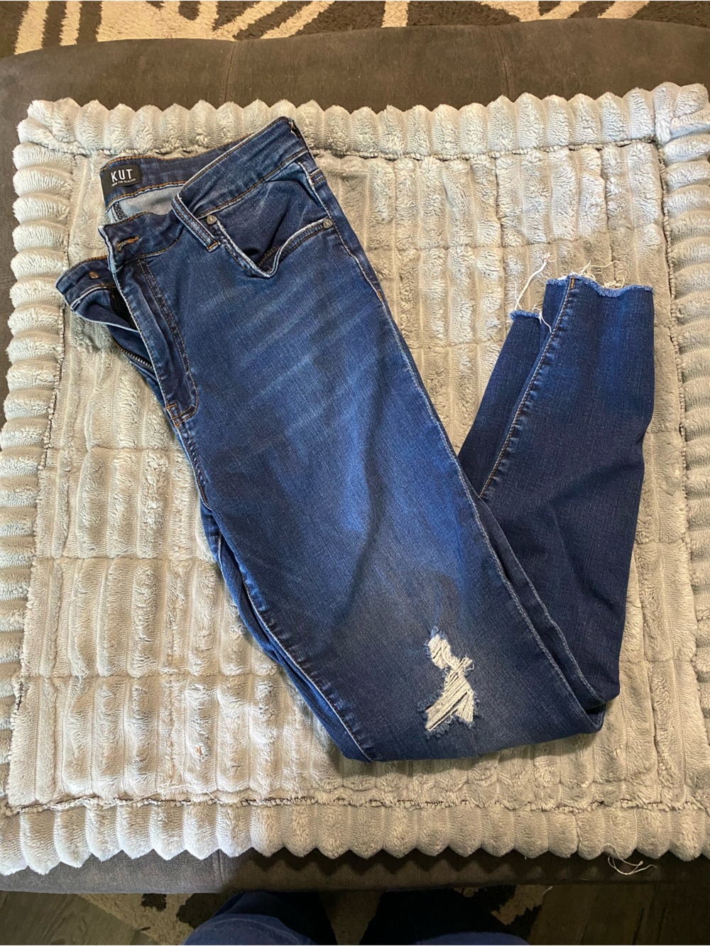 Kut from the Kloth Blue Denim Jeans with Contrast Stitching